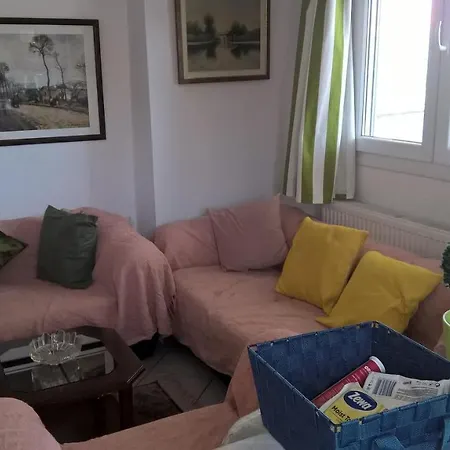 Manos House