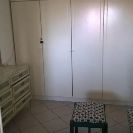 Manos House