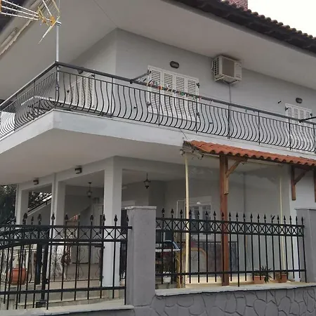 Manos House *