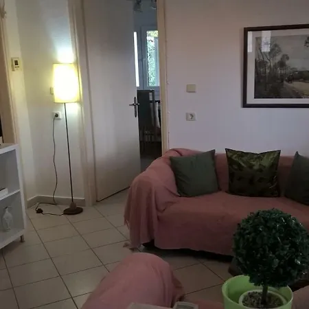 Manos House