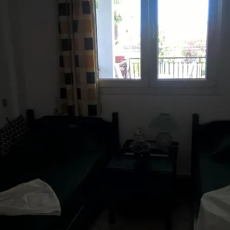 Manos House *